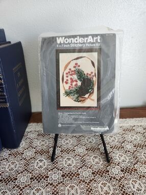 WonderArt 5x7 Stitchery Picture Kit - Winter Pinecone & Berries
